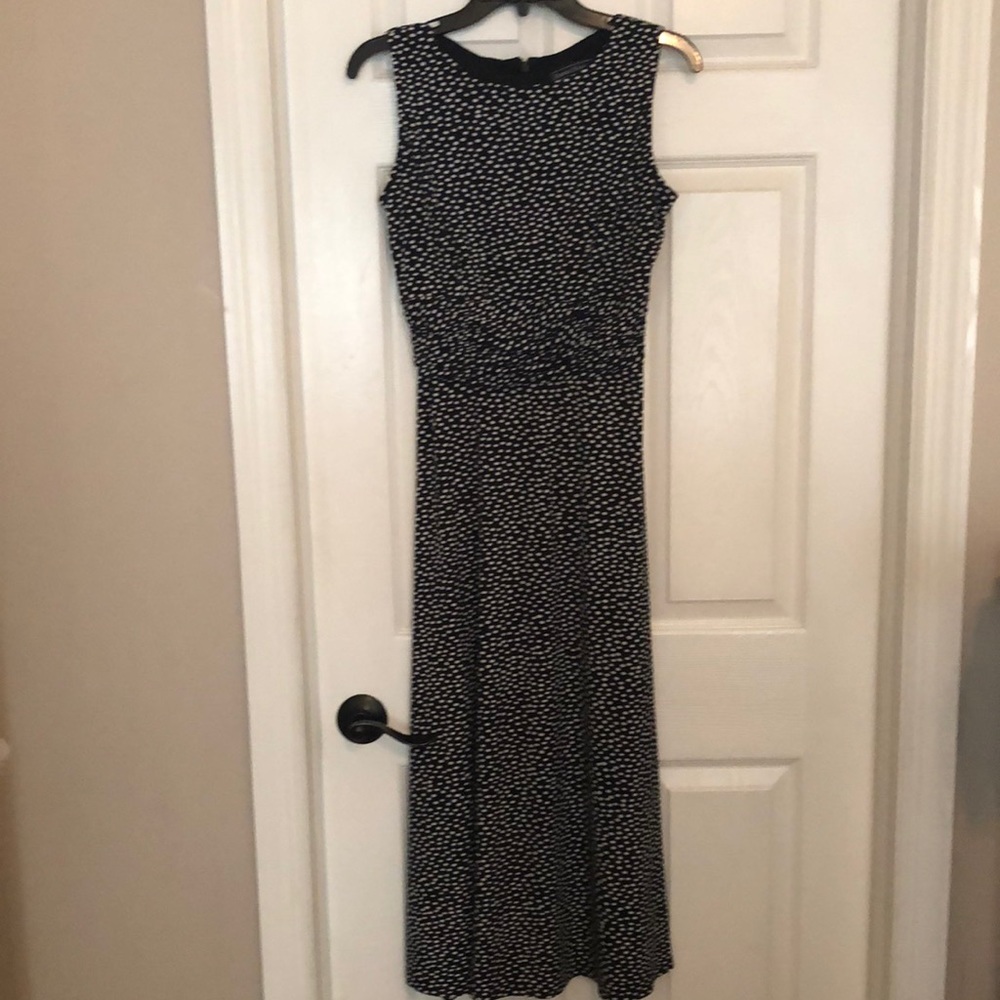 Jessica Howard dress with ruching at waist and lining with zippered back